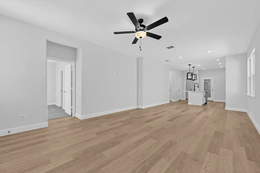 Spacious, unfurnished interior of a new home in North Sky Celina, Celina (Image 16). Spacious, unfurnished interior of a new home in North Sky Celina, Celina (Image 16).