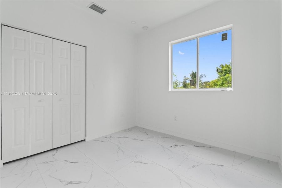 Spacious, unfurnished interior of a new home in , Pompano Beach (Image 9).