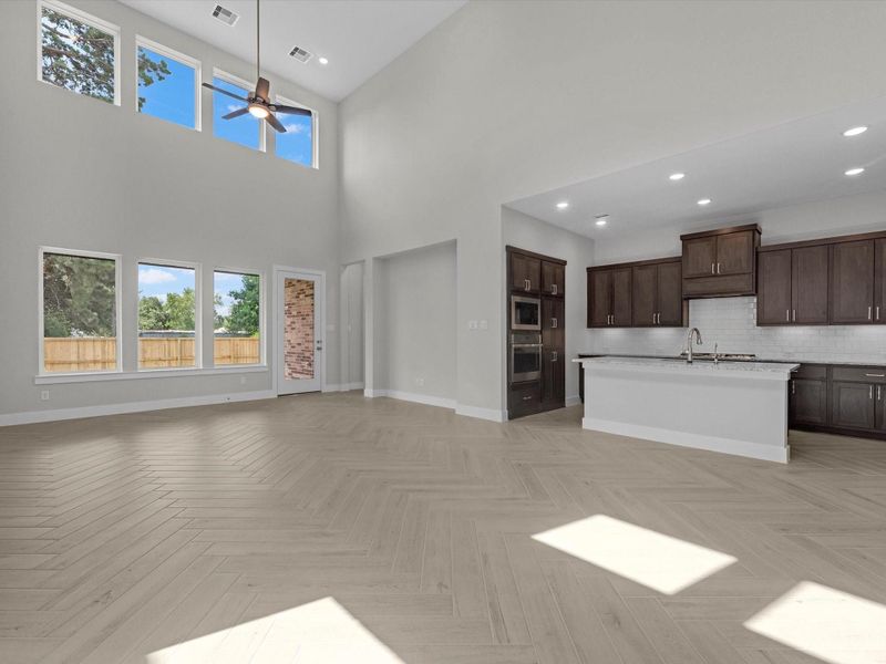 Spacious, unfurnished interior of a new home in Oakhill Reserve, Tomball (Image 19).