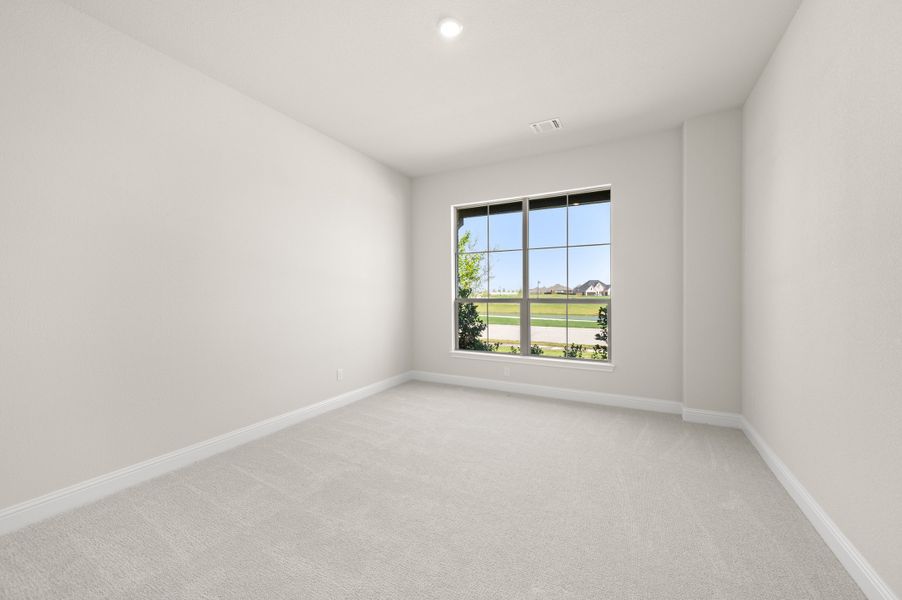 Spacious, unfurnished interior of a new home in Myrtle Creek, Waxahachie (Image 22).