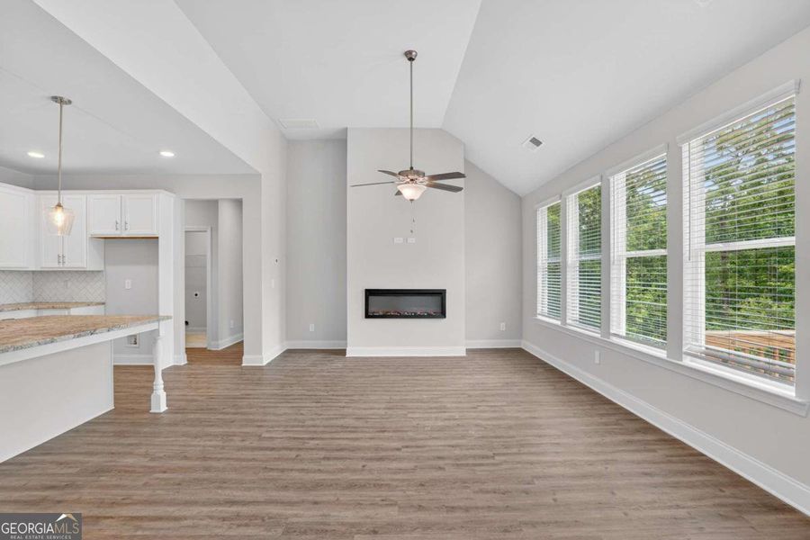 Spacious, unfurnished interior of a new home in Killian Manor at The Adares, Adairsville (Image 10). Spacious, unfurnished interior of a new home in Killian Manor at The Adares, Adairsville (Image 10).