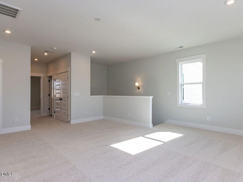 019-1280x960-upstairs-living-space