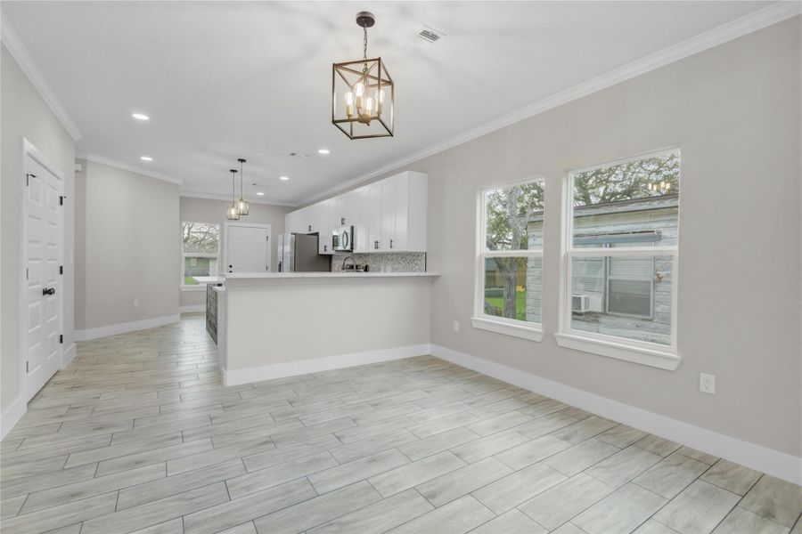 Spacious, unfurnished interior of a new home in , Freeport (Image 22).