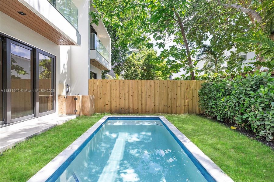 Exterior details and patio area of a home in , Miami (Image 29).