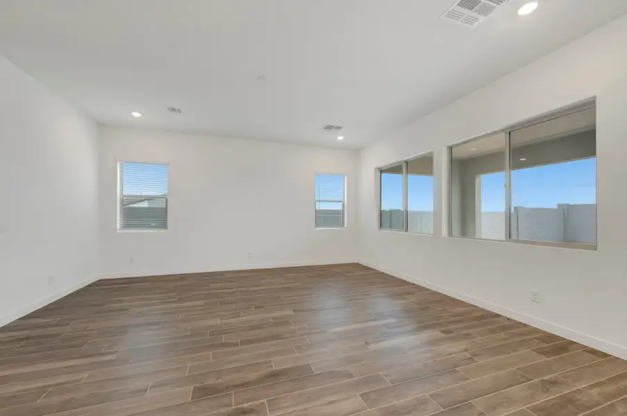 Spacious, unfurnished interior of a new home in Soleo, San Tan Valley (Image 16).