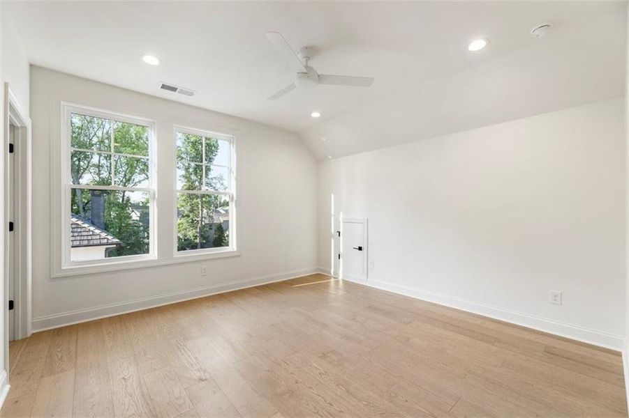 Spacious, unfurnished interior of a new home in , Alpharetta (Image 21).
