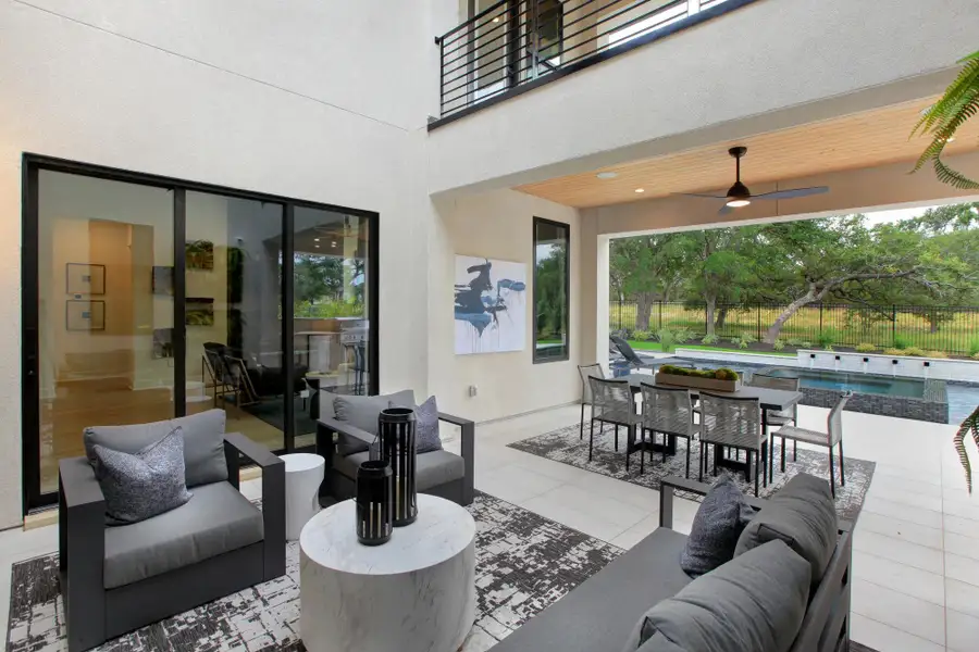The Lynmar II Outdoor Living Area
