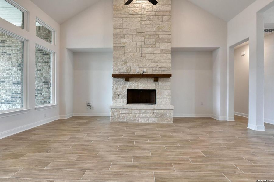 Spacious, unfurnished interior of a new home in Waldsanger, New Braunfels (Image 16).