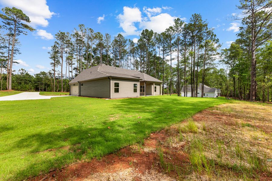 Front exterior of a new home in Golfview, Thomaston, GA, highlighting curb appeal (Image 24).