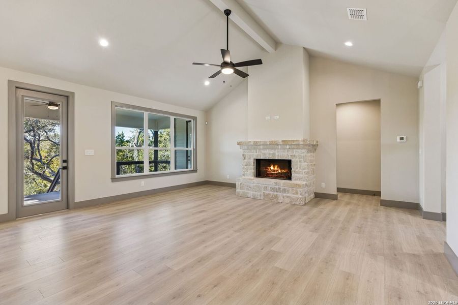 Spacious, unfurnished interior of a new home in , Fischer (Image 35).