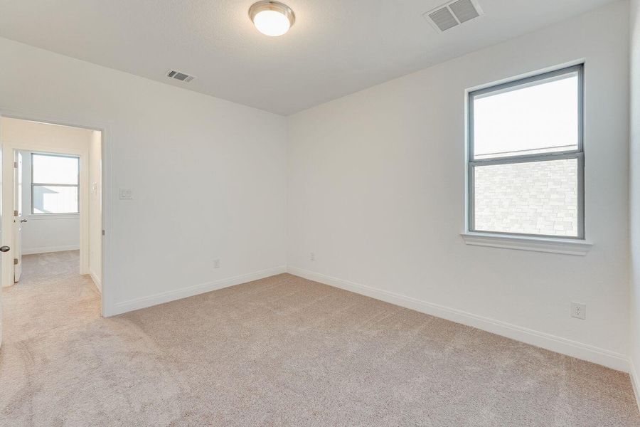 Spacious, unfurnished interior of a new home in The Porch at Du Pre, Buda (Image 9).