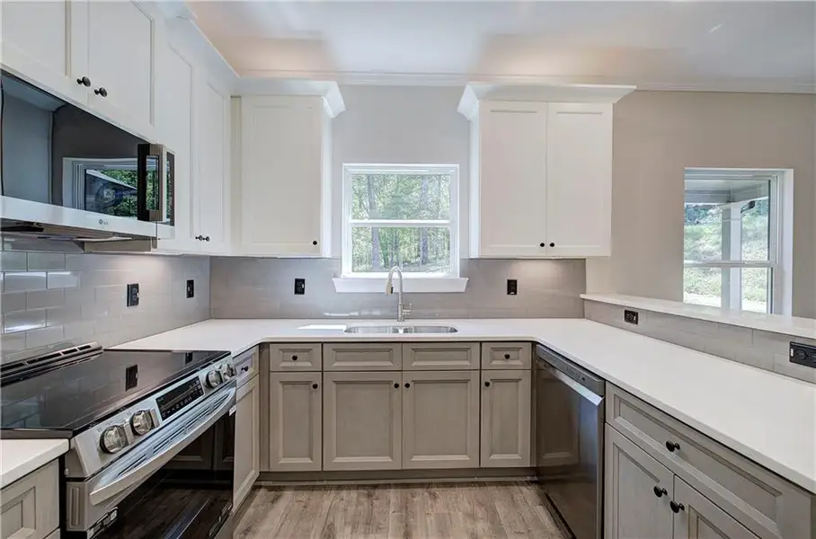 Furnished interior view inside a new home in , Cartersville (Image 10).