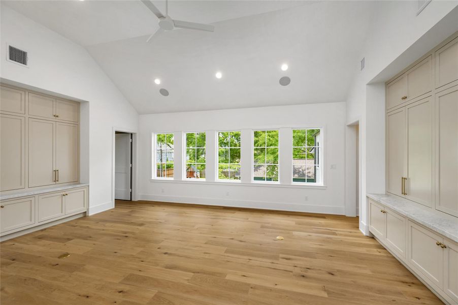 Spacious, unfurnished interior of a new home in , Houston (Image 34).