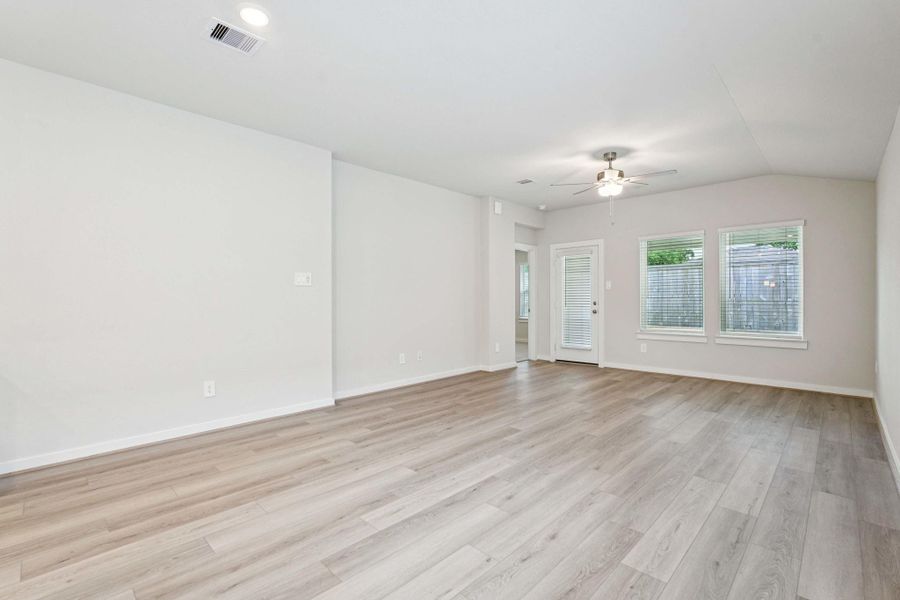 Image 18 of a home in Mavera. Image 18 of a home in Mavera.