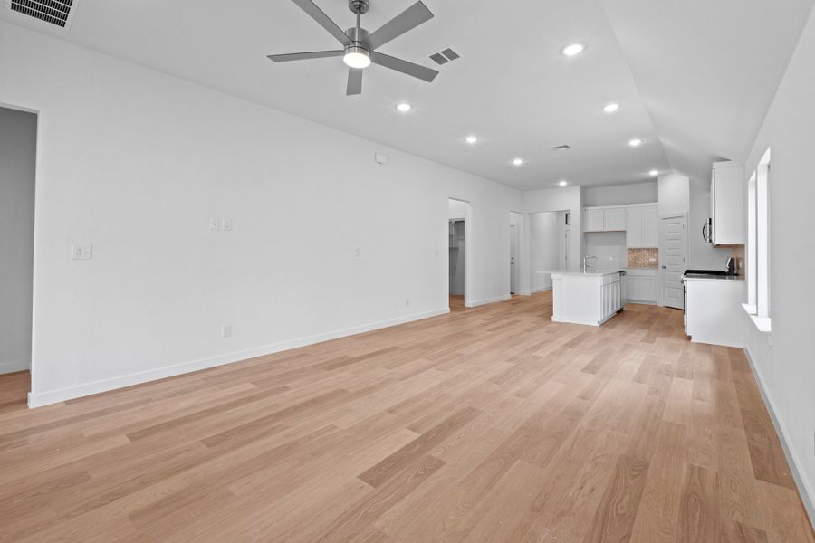 Spacious, unfurnished interior of a new home in Prairie Winds, Hutto (Image 19). Spacious, unfurnished interior of a new home in Prairie Winds, Hutto (Image 19).
