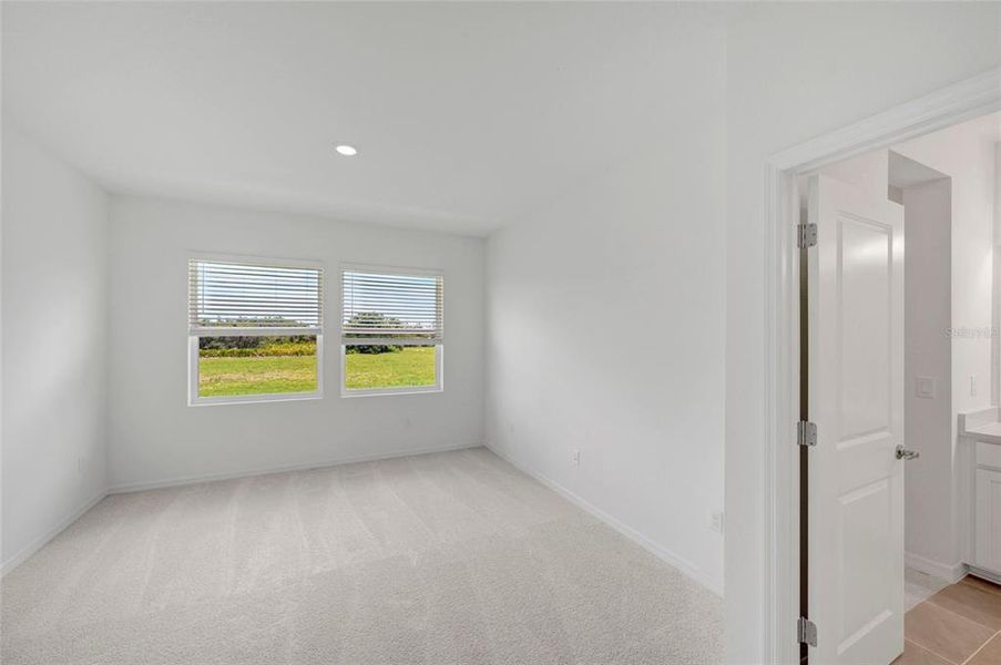 Spacious, unfurnished interior of a new home in , Apollo Beach (Image 8).