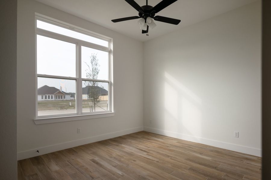 Spacious, unfurnished interior of a new home in Greens Prairie Reserve, College Station (Image 39).