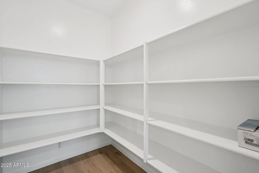 30-web-or-mls-W Mellen Ln-S0512-026