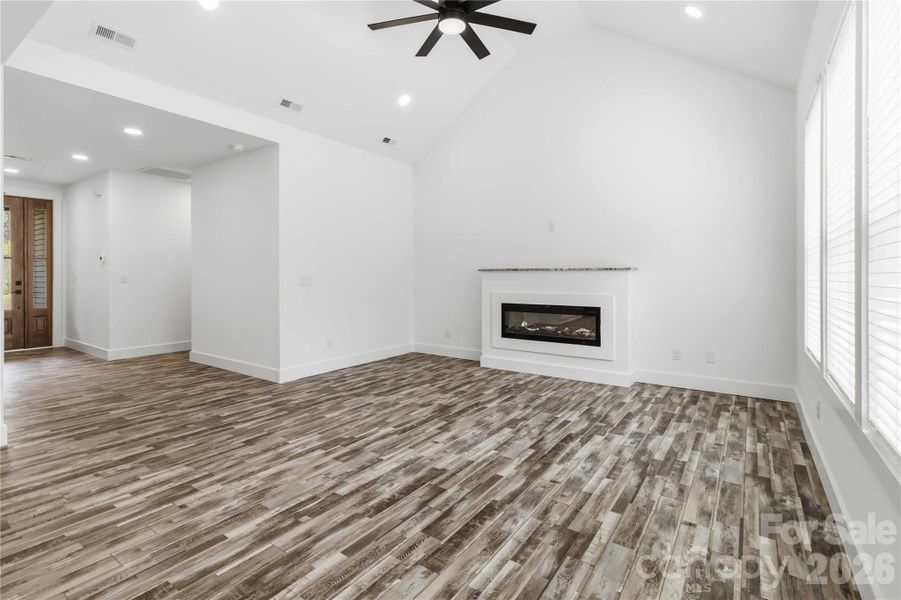 Spacious, unfurnished interior of a new home in , Clover (Image 27).