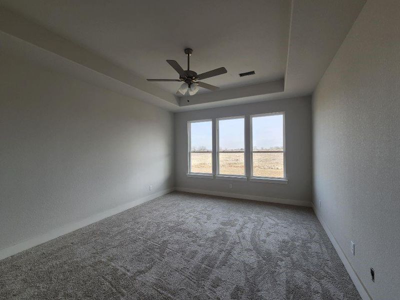 Spacious, unfurnished interior of a new home in Rocky Top, Krum (Image 6).