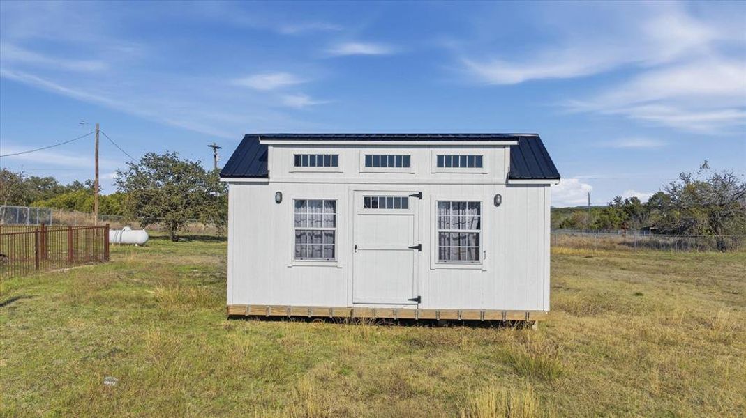 Exterior details and patio area of a home in , Nemo (Image 19).