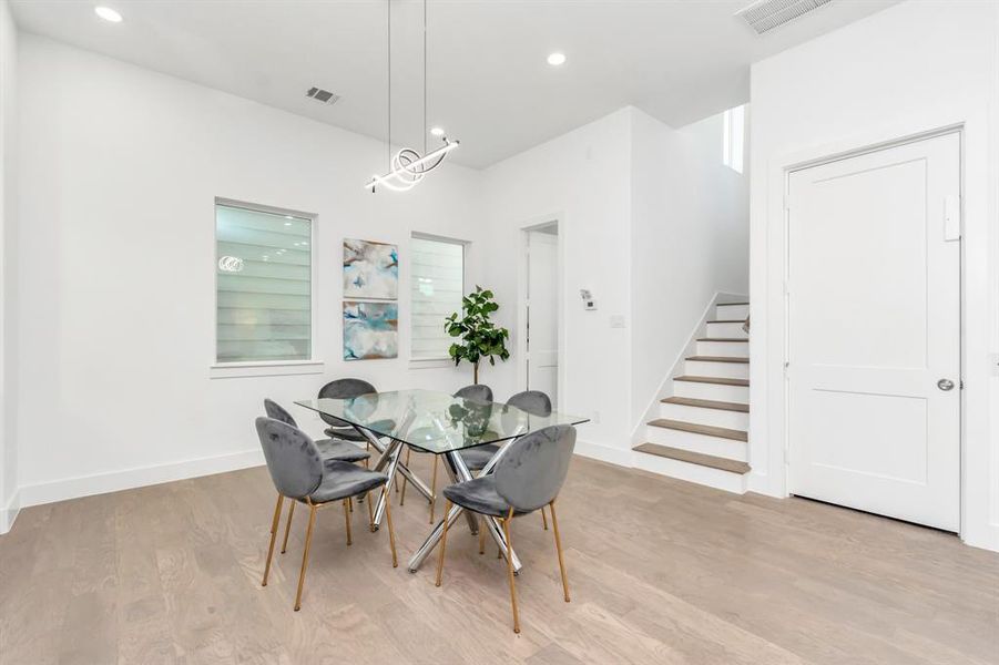 Dinning area with wet bar area.