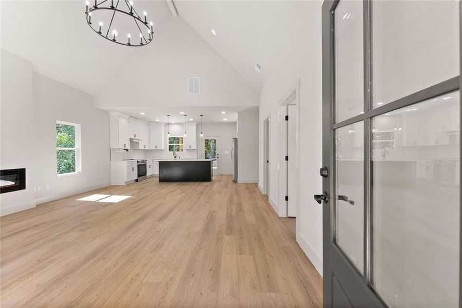 Spacious, unfurnished interior of a new home in , Gainesville (Image 18).