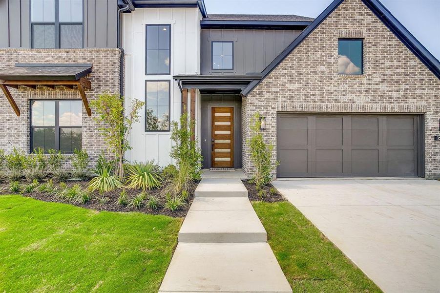 Exterior details and patio area of a home in Pecan Grove, Burleson (Image 3).