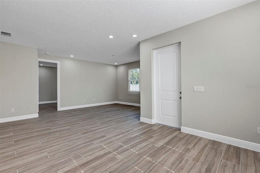 Spacious, unfurnished interior of a new home in , Summerfield (Image 35).
