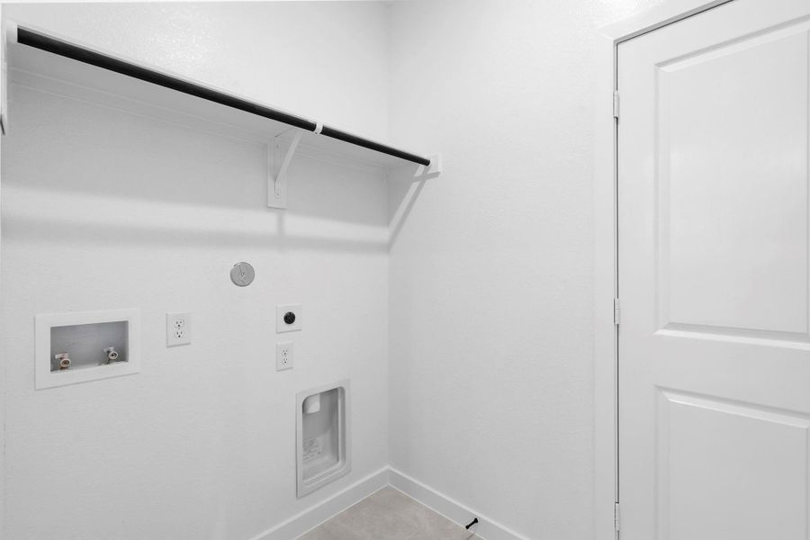 Spacious, unfurnished interior of a new home in Sienna 45', 50', Missouri City (Image 25).