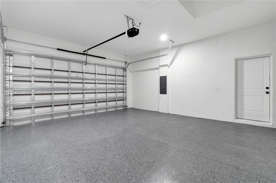 Spacious, unfurnished interior of a new home in , Lehigh Acres (Image 34).