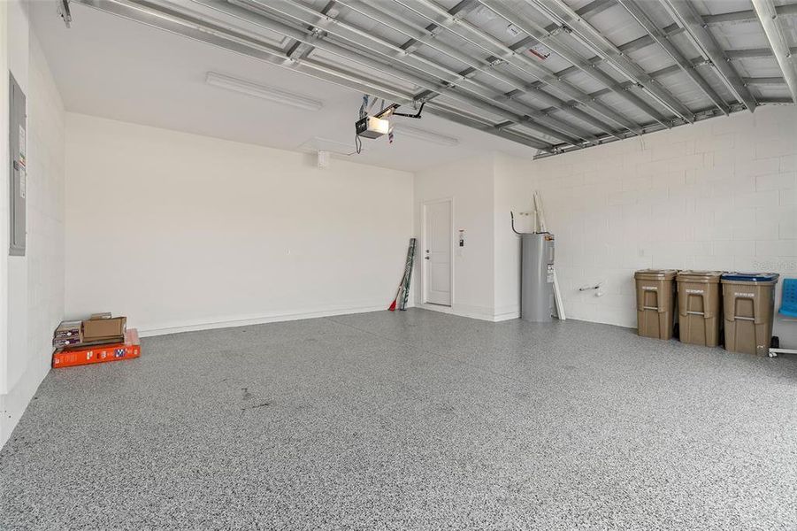 Spacious, unfurnished interior of a new home in Lakes at Harmony, Harmony (Image 31).