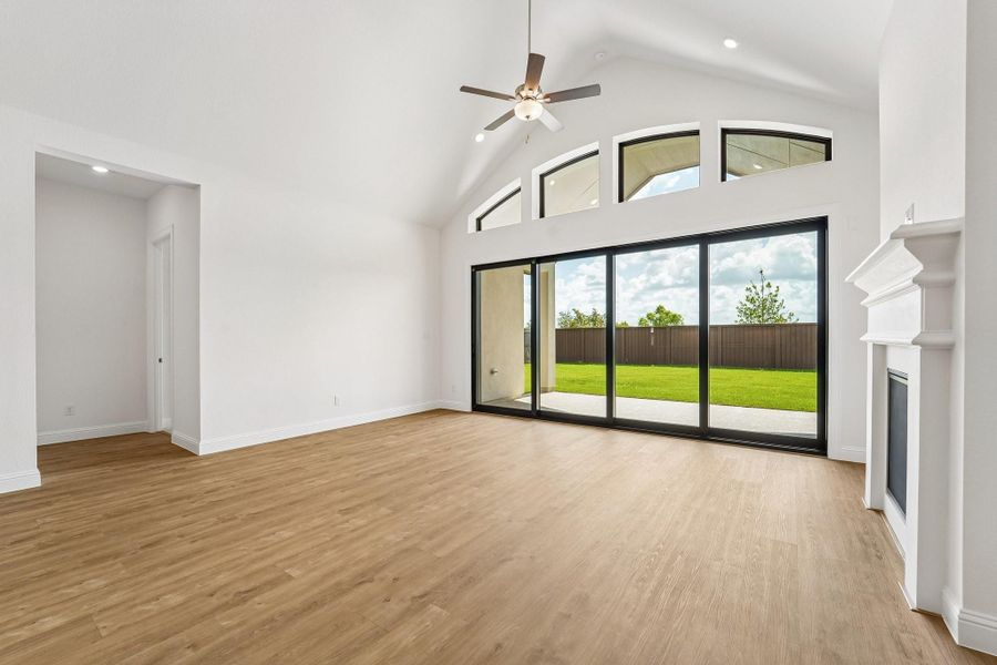 Spacious, unfurnished interior of a new home in Del Bello Lakes 60', Manvel (Image 36).