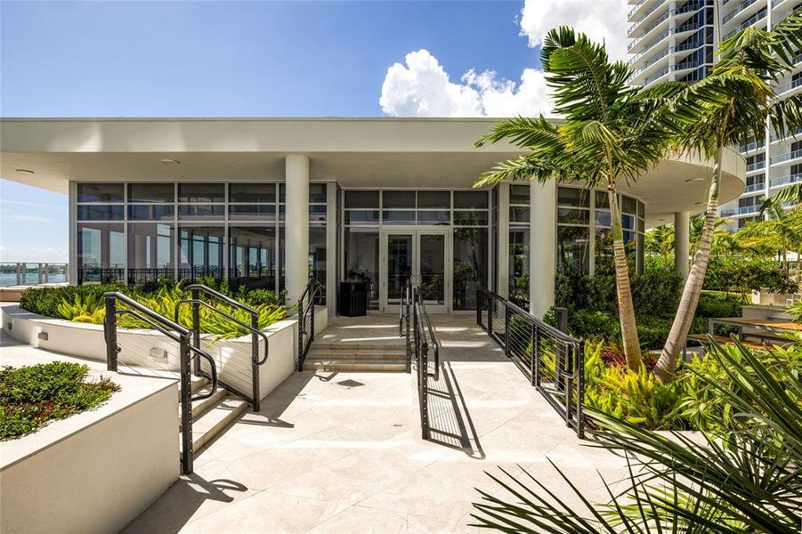 Condo located in Lake Park, FL showcasing its design and architecture (Image 3). Condo located in Lake Park, FL showcasing its design and architecture (Image 3).
