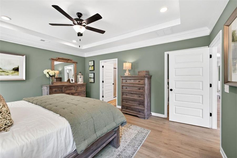 Furnished interior view inside a new home in Oakmont, Dallas (Image 18).