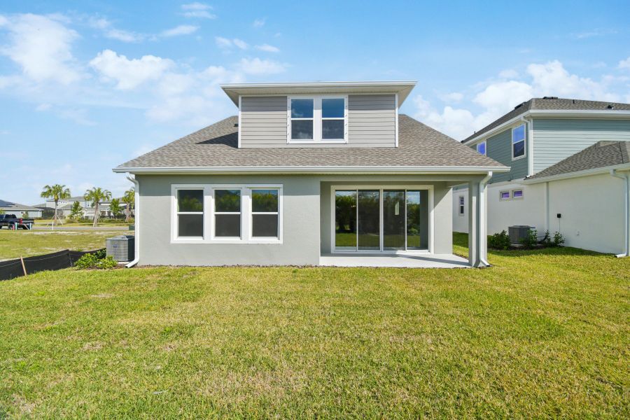 Representative exterior details of a home built from the The Allman by David Weekley Homes in Eastlyn, Bradenton (Image 4).