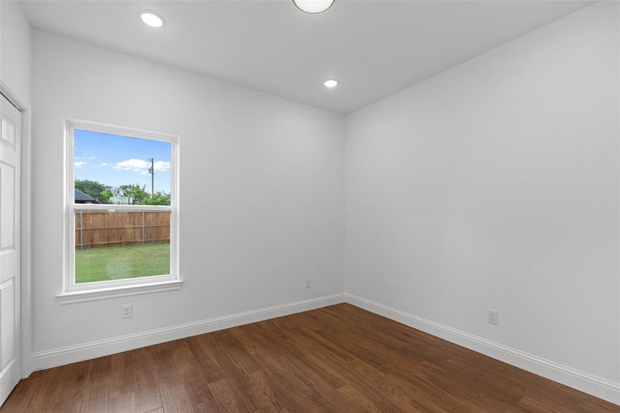 Spacious, unfurnished interior of a new home in , Granbury (Image 19).