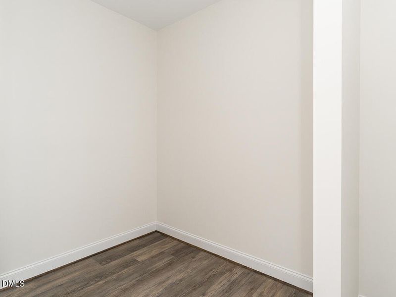 20 1191_PerkinsonRd PrimaryCloset1_MLS 20 1191_PerkinsonRd PrimaryCloset1_MLS