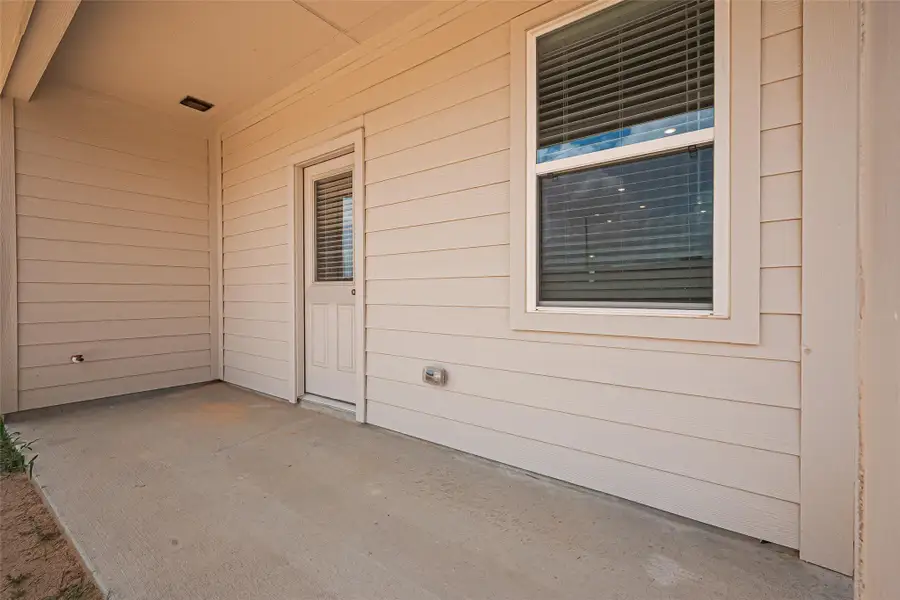 Exterior details and patio area of a home in Rollingbrook Estates, Baytown (Image 3). Exterior details and patio area of a home in Rollingbrook Estates, Baytown (Image 3).
