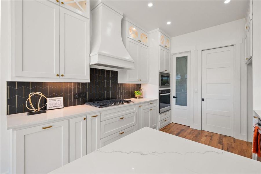 Lots of counter space to work with