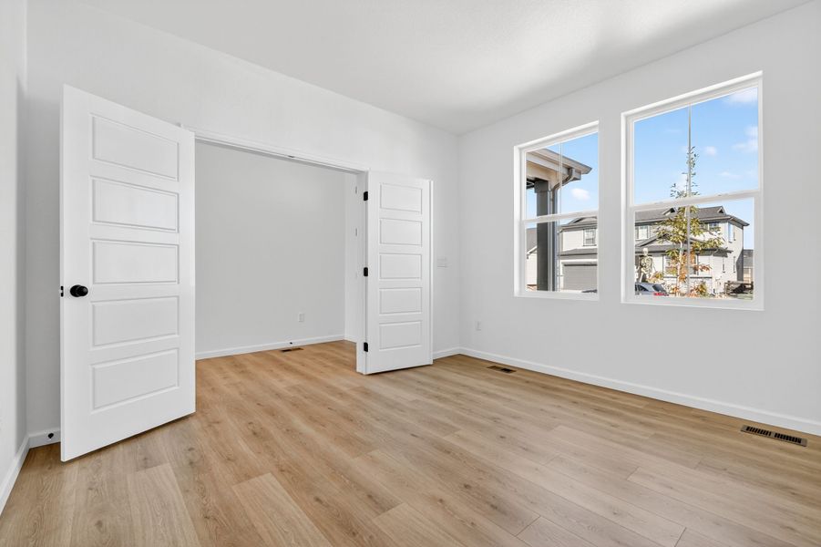 Spacious, unfurnished interior of a new home in Macanta, Castle Rock (Image 13).
