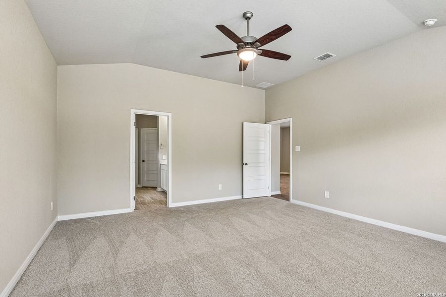 Spacious, unfurnished interior of a new home in Royal Crest, San Antonio (Image 40).