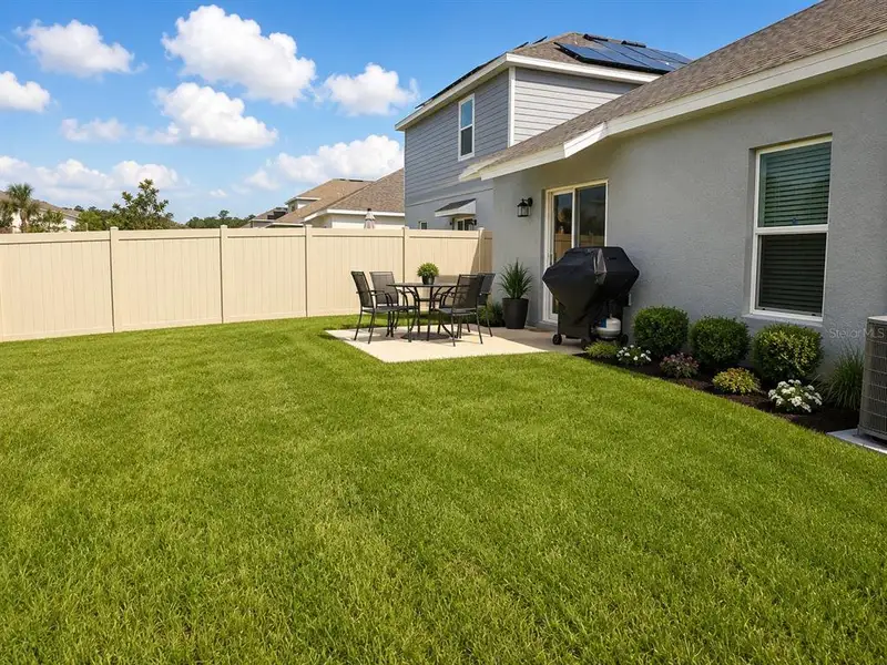 Exterior details and patio area of a home in , Kissimmee (Image 3).