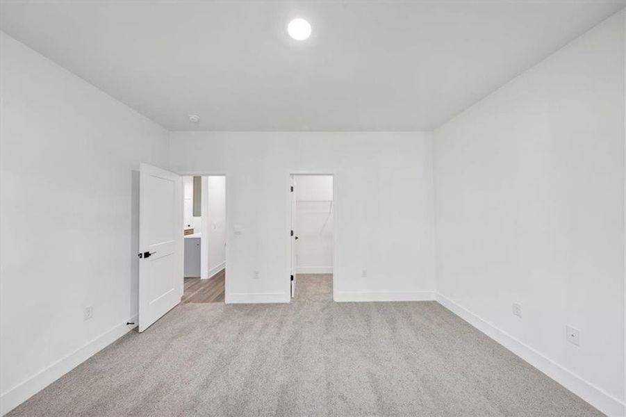 Spacious, unfurnished interior of a new home in Tuscany Hills, Douglasville (Image 28).