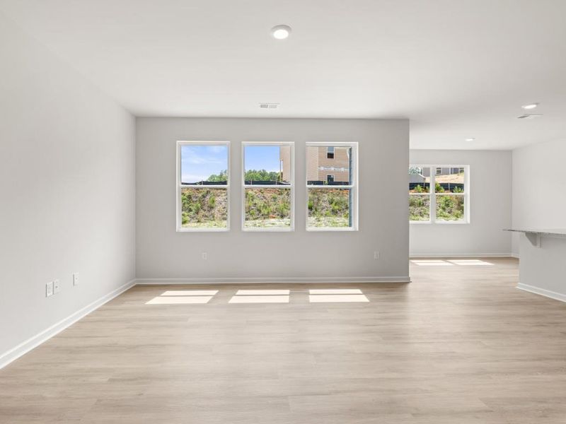 Spacious, unfurnished interior of a new home in Oakleigh Glen, Dallas (Image 21).
