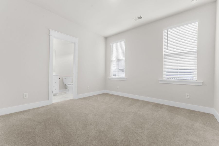 Spacious, unfurnished interior of a new home in Carnes Crossroads, Summerville (Image 30).