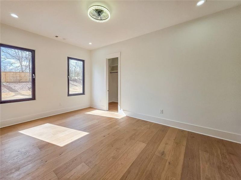 Spacious, unfurnished interior of a new home in , Auburn (Image 31).