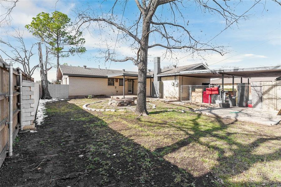 Exterior details and patio area of a home in , Brownwood (Image 23).