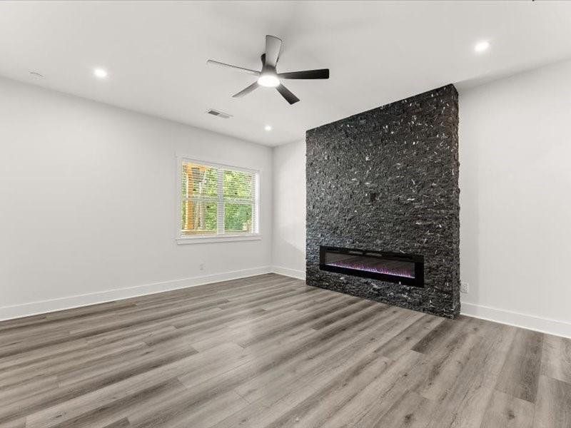 Spacious, unfurnished interior of a new home in , Dahlonega (Image 23).