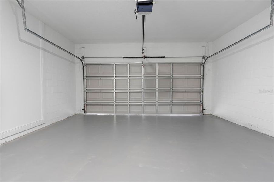 Spacious, unfurnished interior of a new home in , Ocala (Image 15).